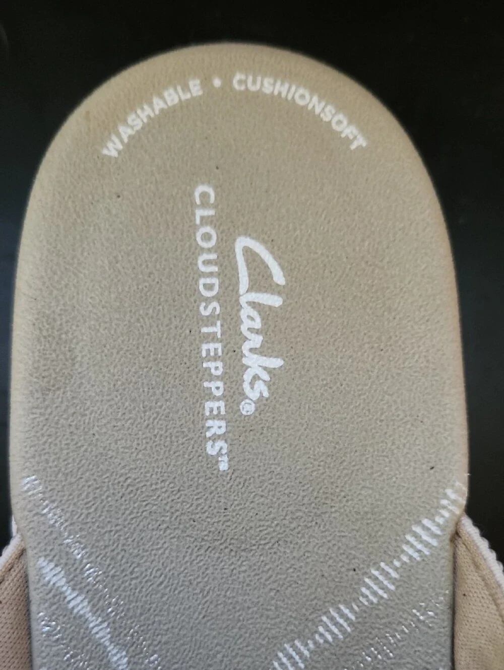 Clarks Women’s Neutral Beige Cross-Strap Cloudsteppers Sandals